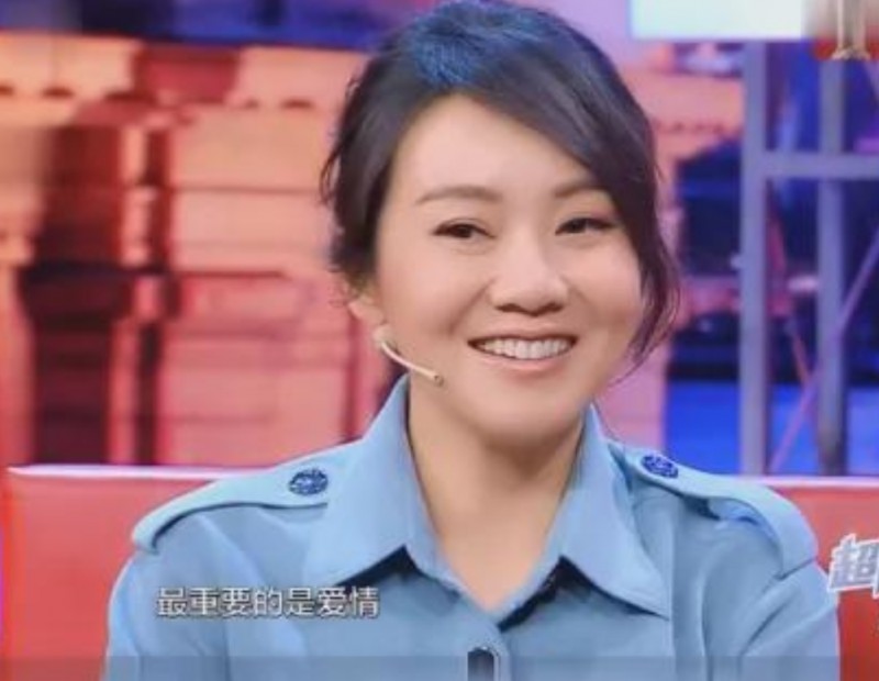 闫妮的个人资料（邹伟娶妻生子闫妮至今未婚）