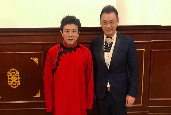 师胜杰徒弟义子参加黑龙江春节相声小品晚会，李菁、苗阜等人参加