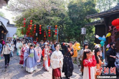 ​两百多名汉服爱好者齐聚西溪 再现祭花神等传统花朝习俗