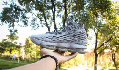 ​Nike双重缓震气垫实战战靴！Nike LeBron 15 詹姆斯15测评