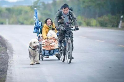 ​有种爱情叫丁一舟赖敏：他和企鹅病妻子行走中国，还生下健康女儿