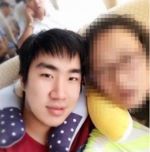 ​英雄联盟：骚男深藏功与名的弟弟真身是她？骚男弟弟全面分析