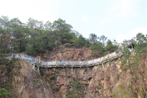 东莞樟木头观音山玻璃栈道，这未免有点“迷你”吧？