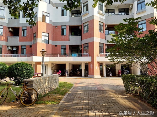 镜头下清华大学“学霸”住的宿舍，不愧是中国顶尖学府！